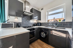 Kitchen diner angle 3- click for photo gallery